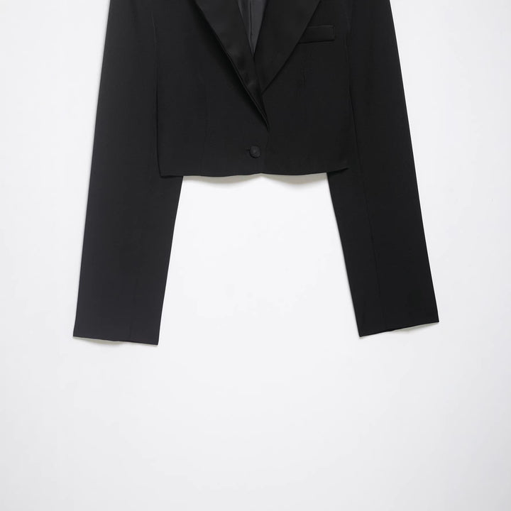 Damen Kurzblazer im Smokingstil mit Satinrevers, taillierter Cropped‑Silhouette Echo Archiv