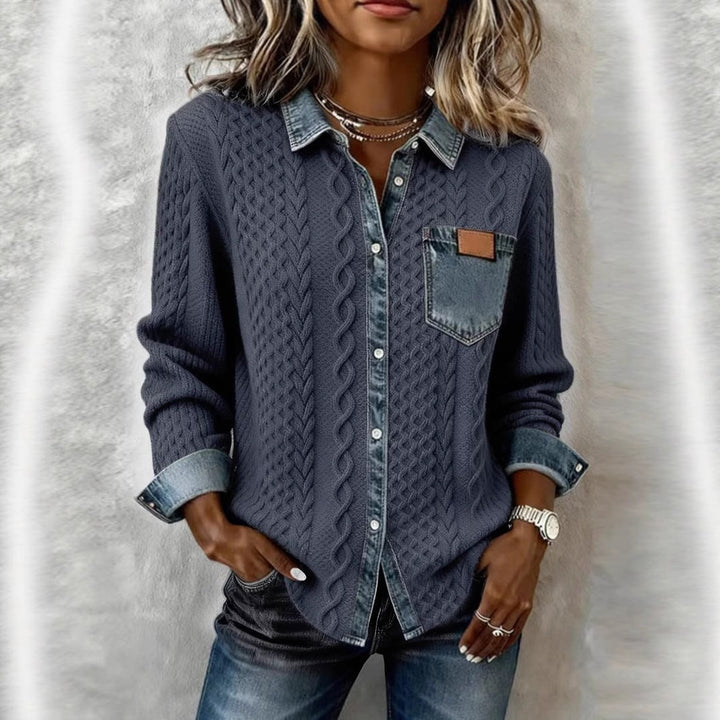 Damen Strickjacke mit Denim-Look-Kragen, dekorativer Knopfleiste und Brusttasche – Veloura
