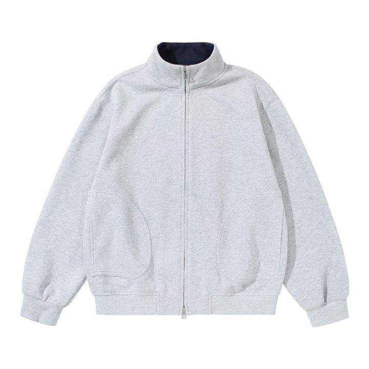 Unisex Oversize Sweatjacke mit Stehkragen, zweiseitigem Reißverschluss und markanten Halbrundtaschen Echoarchiv