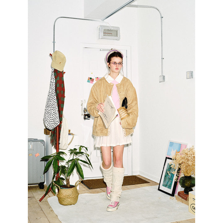 Damen Kurz geschnittene Wildlederoptik Blousonjacke mit Rundhalsausschnitt, verdeckter Knopfleiste und floralem Innenbesatz Echoarchiv