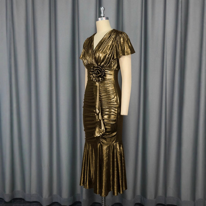 Damen figurbetontes Abendkleid mit schimmerndem Material und Rüschendetails Echo Archiv