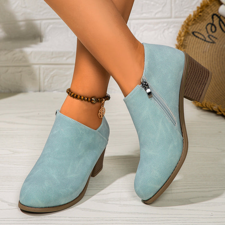 Damen kurze Stiefelette mit seitlichem Reißverschluss gepolstertem Komfortfußbett und stabilem Blockabsatz Echo Archiv