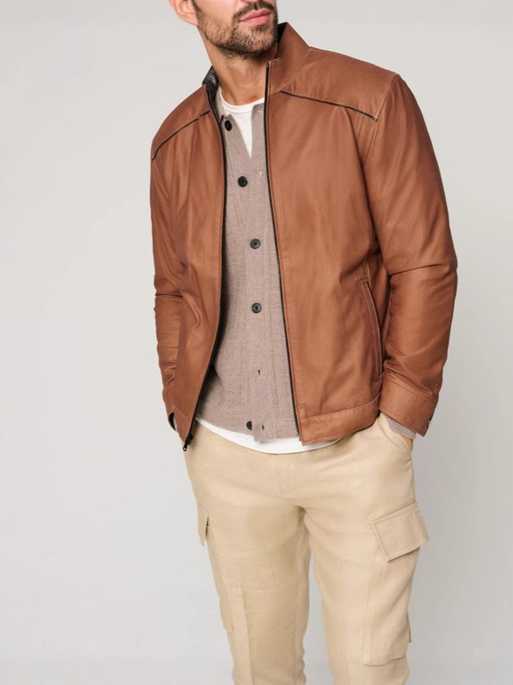 Herren Lederjacke mit elegantem Stehkragen und seitlichen Reißverschlusstaschen Echoarchiv