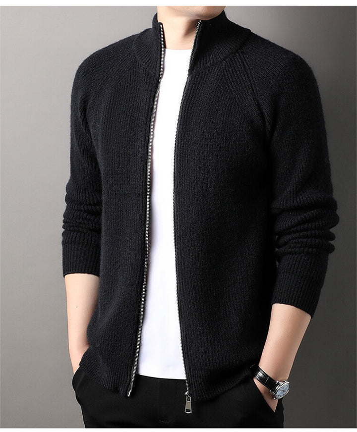 Herren Strickjacke mit hohem Kragen und unauffälligem Reißverschluss Echoarchiv