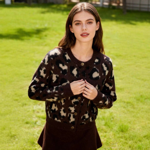 Damen nan kuschelige Strickjacke mit Leopardenmuster, Rundhalsausschnitt und durchgehender Knopfleiste Echo Archiv