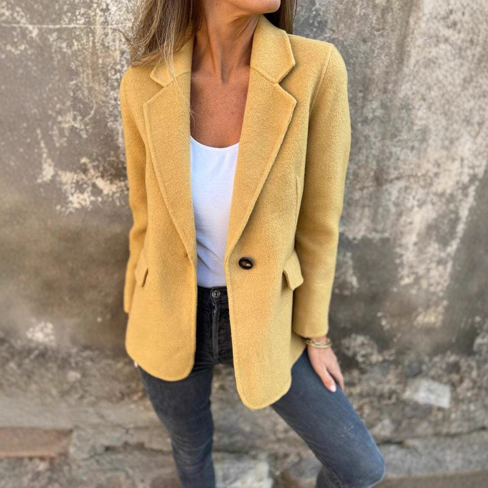 Damen nan taillierter Kurzmantel-Blazer aus Bouclé mit Reverskragen, aufgesetzten Pattentaschen und Ein-Knopf-Verschluss Echo Archiv