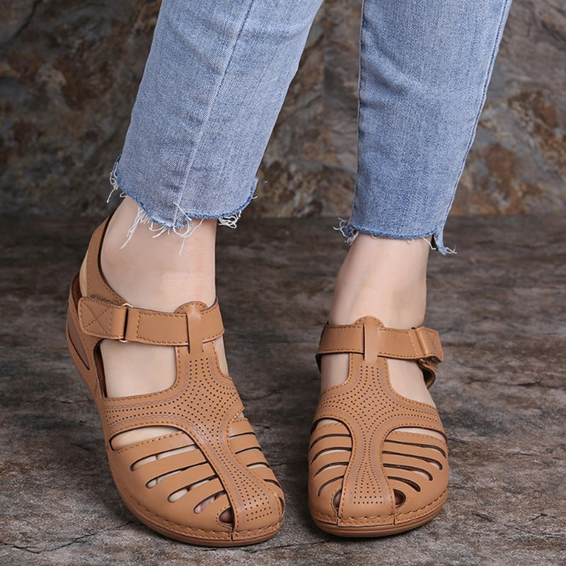 Damen Bequeme orthopädische Sandalette mit geschlossener Zehenpartie und verstellbarem Klettverschluss – Sorelia