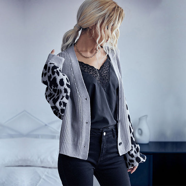 Damen Oversize Strickcardigan mit Leopardenmuster-Ärmeln und V‑Ausschnitt Echoarchiv