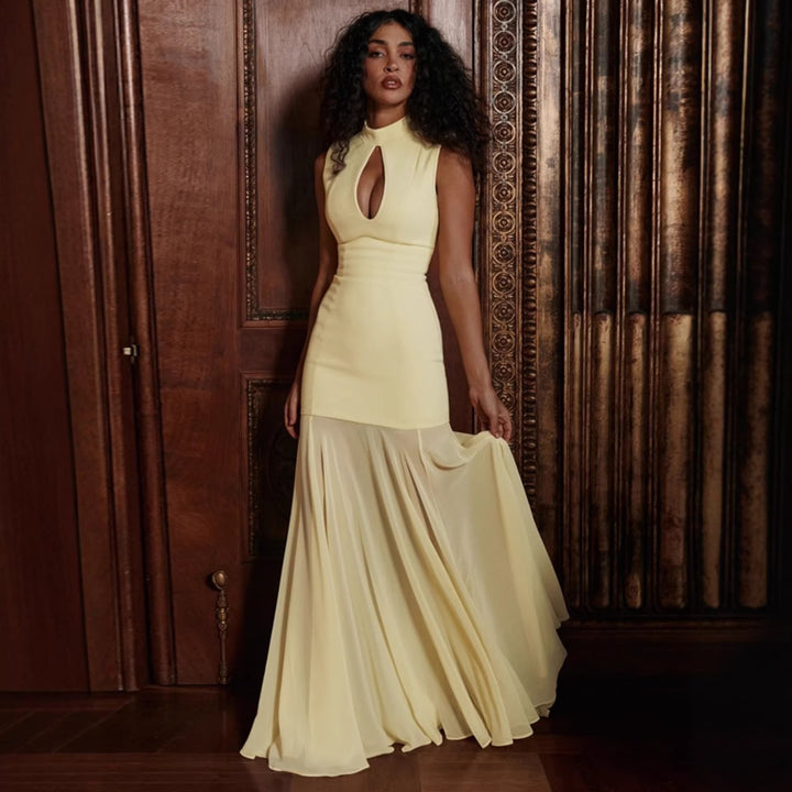 Damen Elegantes Kleid mit hohen Kragen und Schlitz Echo Archiv