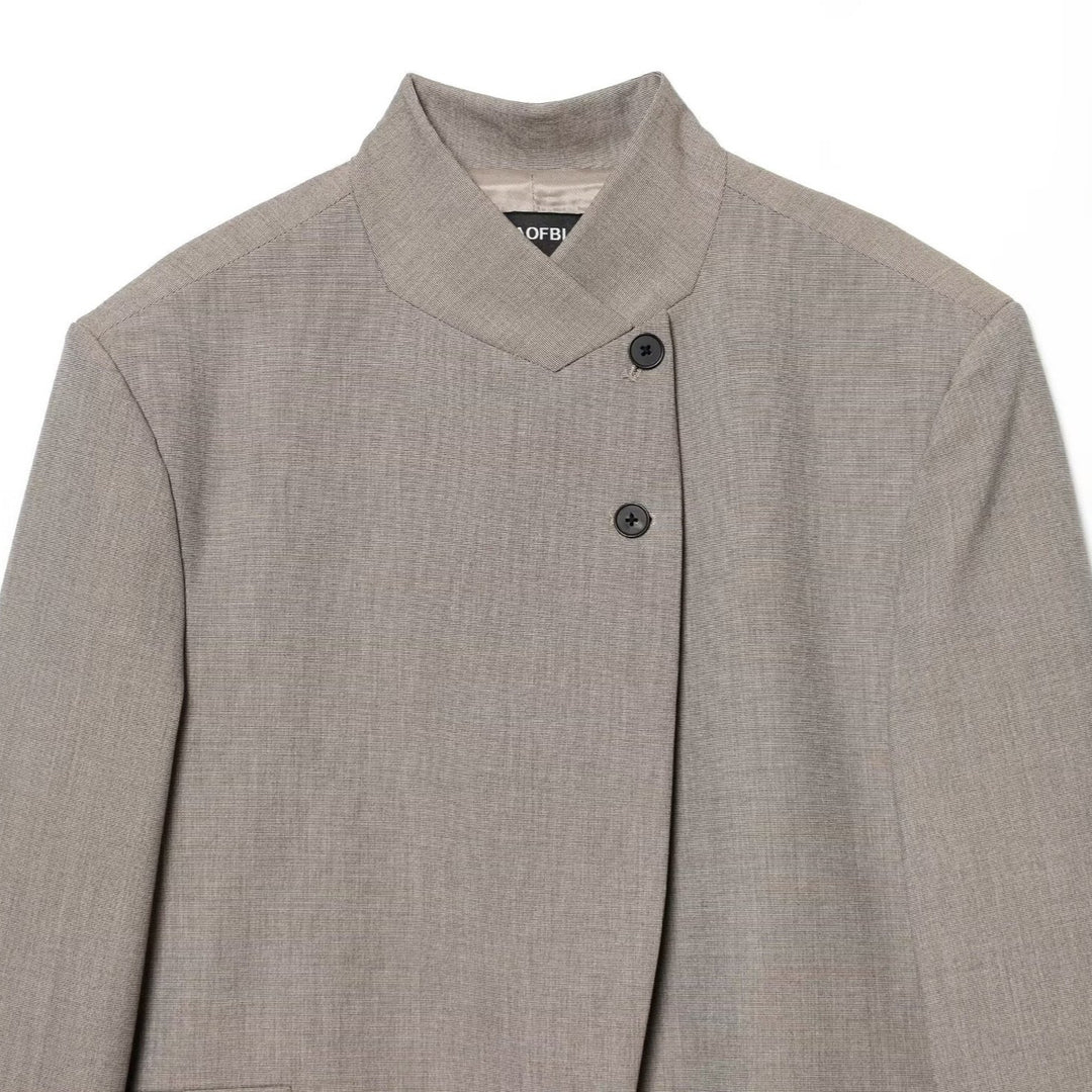 Damen Taillierter Kurzblazer mit Stehkragen und asymmetrischer Knopfleiste Echo Archiv