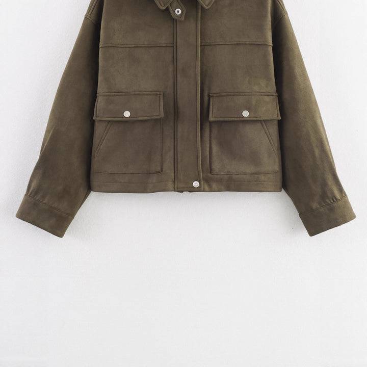 Damen boxige Velours-Optik Utilityjacke mit aufgesetzten Klappentaschen und Druckknopfleiste – Célinea
