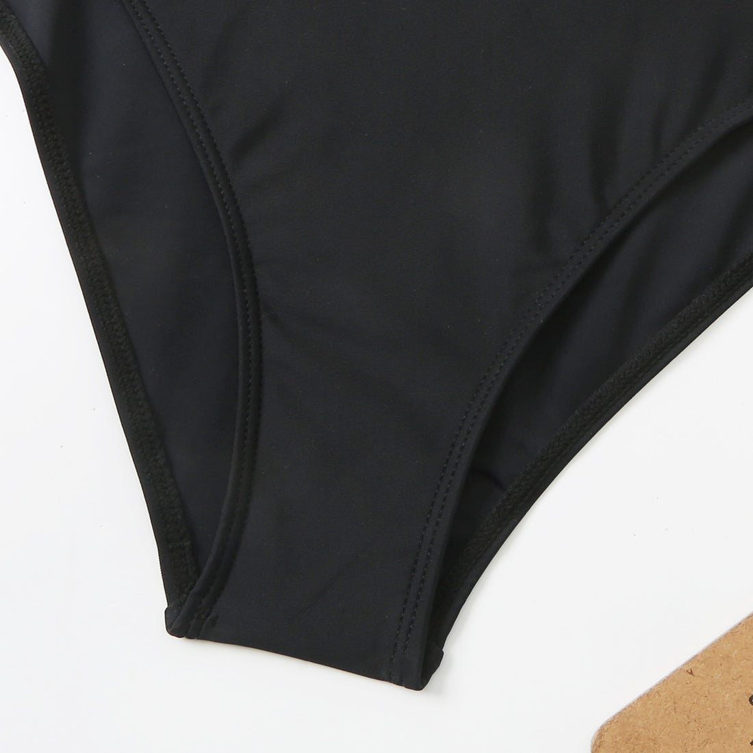 Damen Einteiliger Badeanzug mit stilvollem Punkte-Design und figurformender Raffung – Maréssa