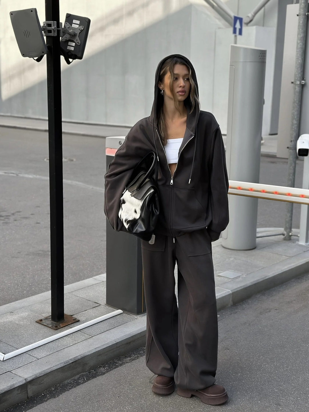 Damen nan oversized Kapuzenjacke mit Reißverschluss und Kängurutasche Echo Archiv