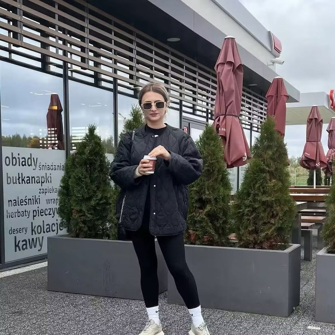 Damen Leicht gesteppte Oversize-Jacke mit Rundhals, Druckknopfleiste und Eingrifftaschen Echo Archiv