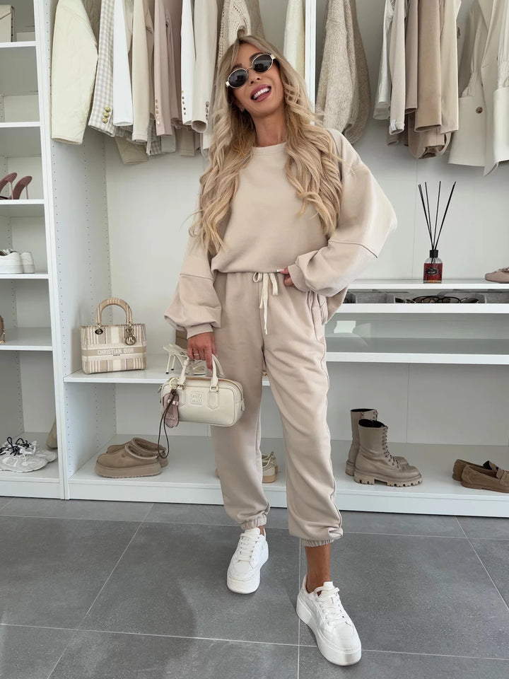 Damen Oversized Loungewear-Set aus weich angerautem Sweat mit Kordelzug-Jogginghose und relaxed Pullover – Élanora