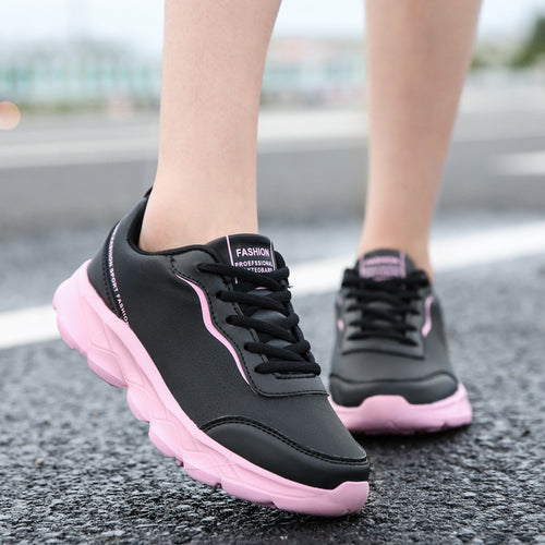 Damen nan urbaner Kunstleder-Sneaker mit gepolstertem Fersenkragen, stoßdämpfender Leichtsohle und Fersenlasche Echo Archiv