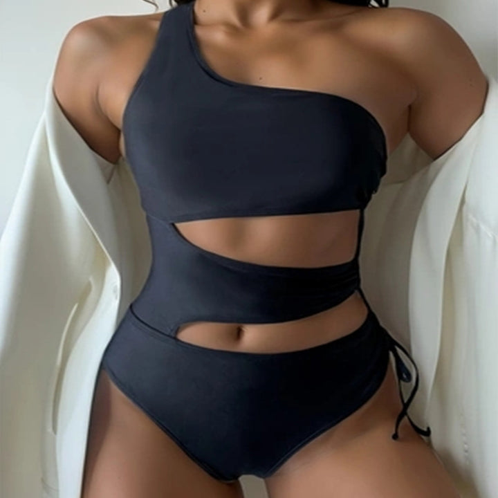 Damen Einseitiger Badeanzug mit modischen Cut-Outs Echo Archiv