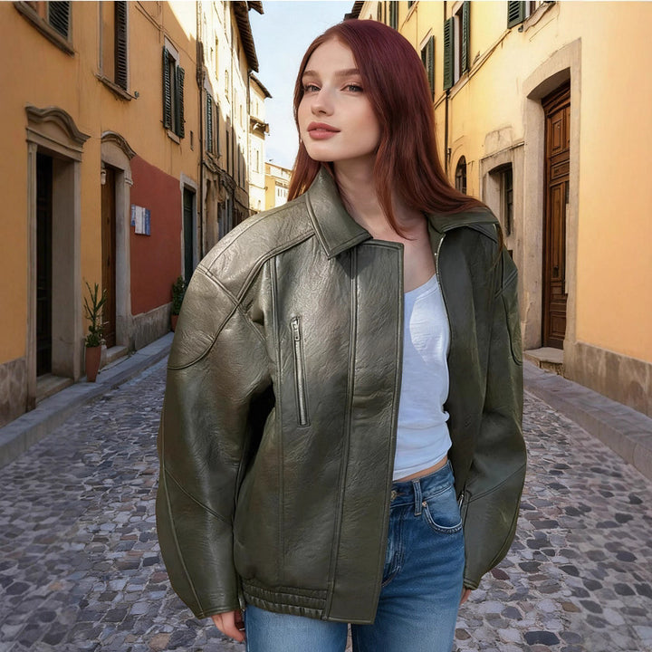 Damen Oversized Kunstleder-Bomberjacke mit elastischem Saum, verdeckter Druckknopfleiste und schräger Reißverschlusstasche Echo Archiv