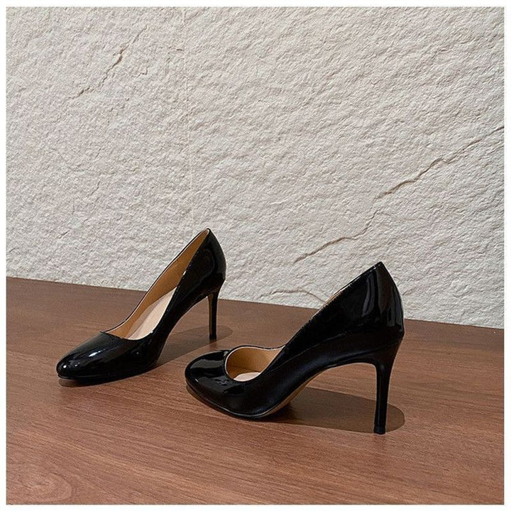 Damen Elegante Lack‑Pumps mit geschwungener Fersenlinie und mittelhohem Stiletto‑Absatz – Lioré