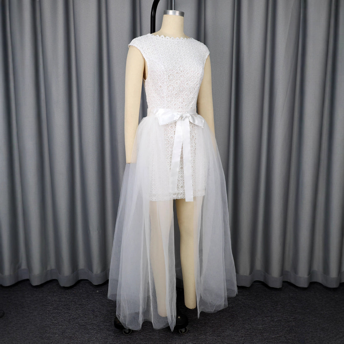 Damen Midi-Brautkleid mit verziertem Oberteil und transparentem Tüll Überrock – Élara