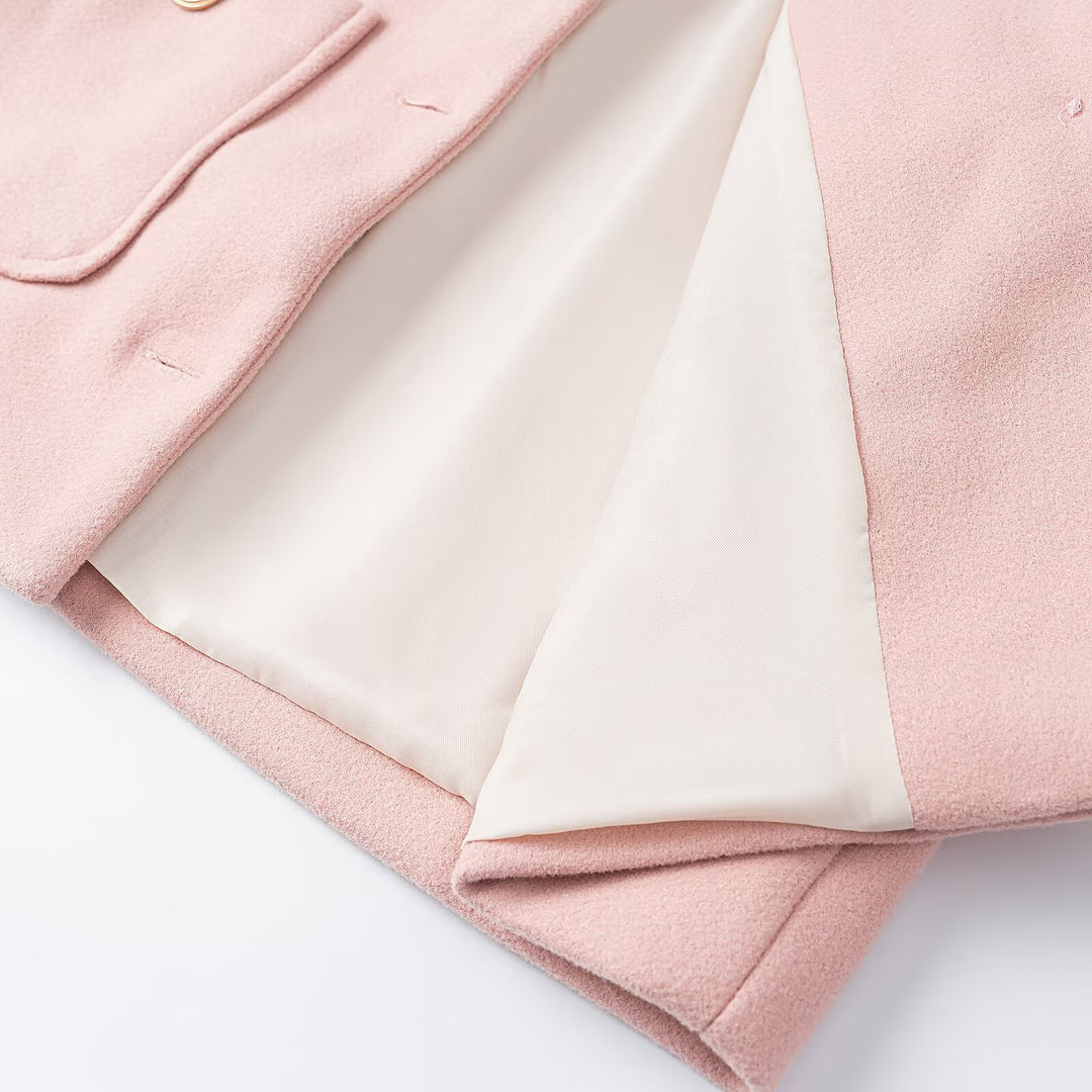 Damen Kurzjacke aus Wollmix mit Rundhalsausschnitt, aufgesetzten Taschen und goldenen Zierknöpfen Echoarchiv