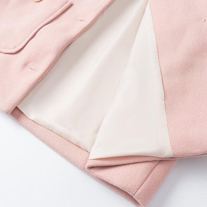 Damen Kurzjacke aus Wollmix mit Rundhalsausschnitt, aufgesetzten Taschen und goldenen Zierknöpfen Echoarchiv