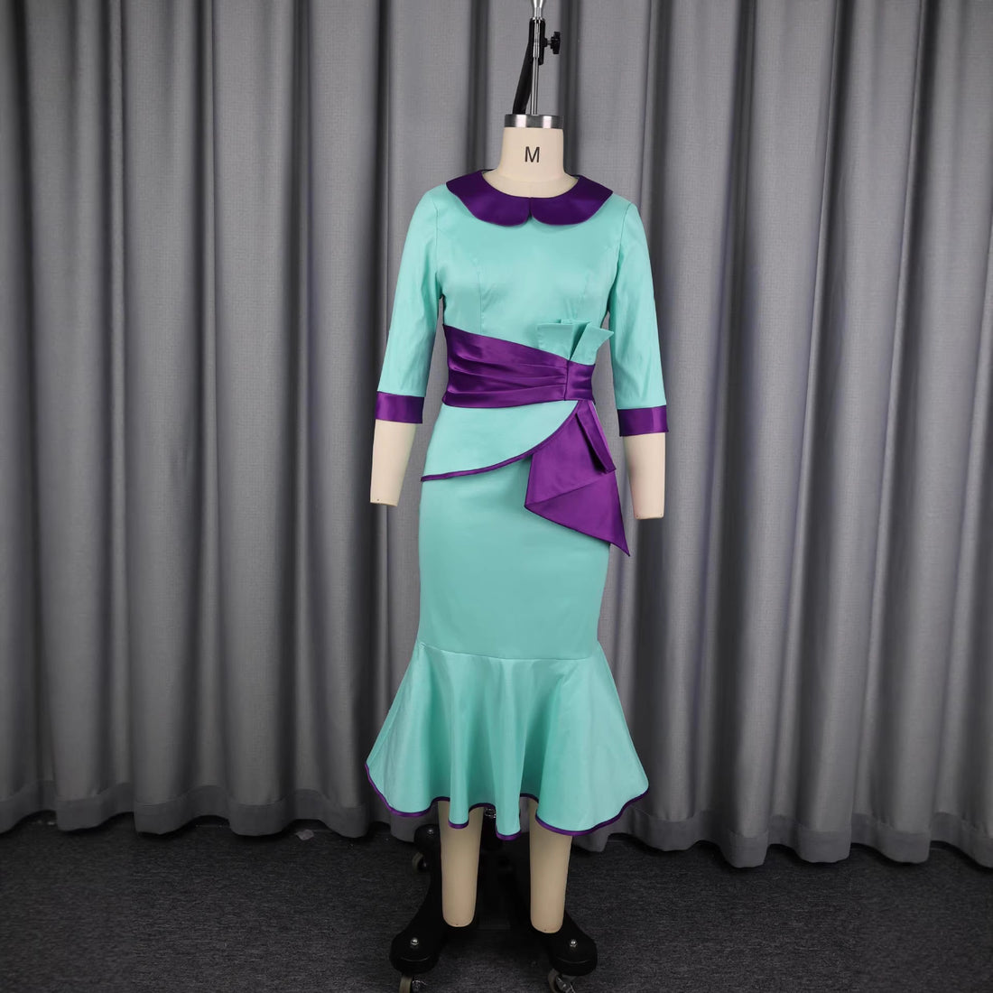 Damen elegantes Kleid mit modischem Kragen und asymmetrischem Taillendetail – Élara