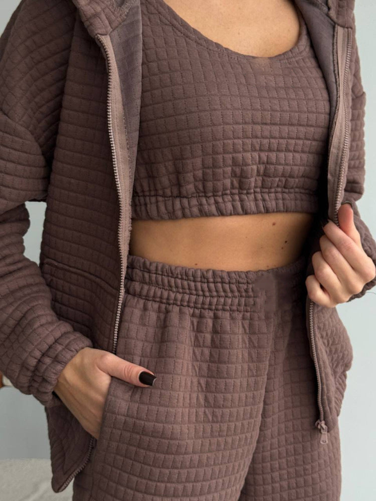 Damen Gestepptes Loungewear-Set mit Reißverschluss-Kapuzenjacke, Cropped Bustier und hochtaillierter Jogginghose – Avérine