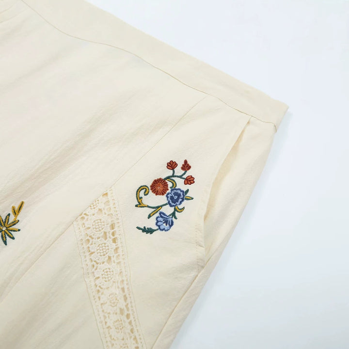 Damen Locker geschnittene Boho-Hose mit floraler Stickerei, Spitzeneinsätzen und elastischen Bündchen Echo Archiv