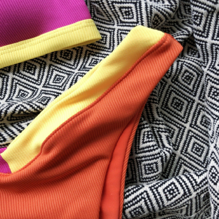 Damen Bikini-Set mit modischem V-Ausschnitt und sportlichen Akzenten Echo Archiv