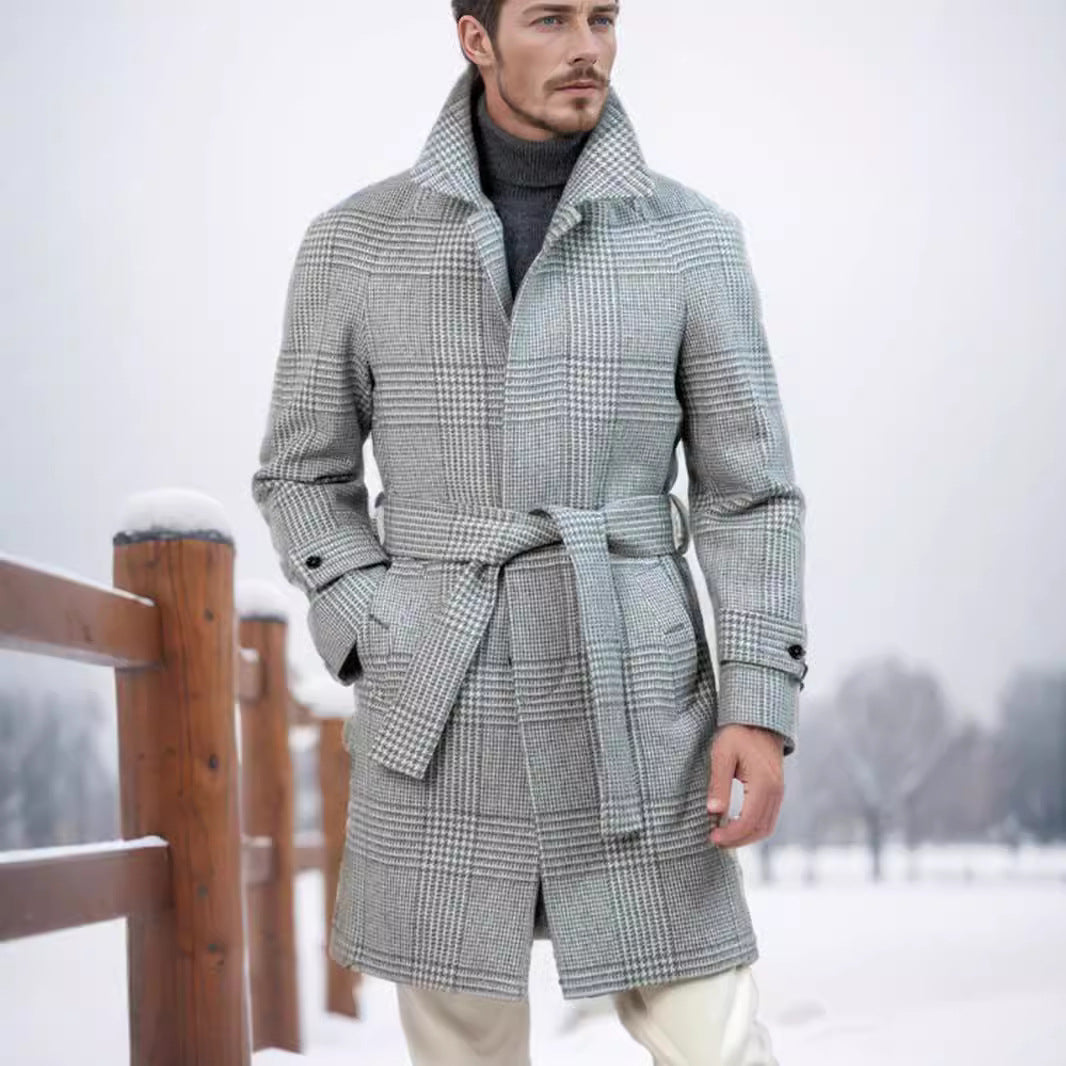 Herren eleganter Trenchcoat mit modernem Karomuster und Taillengürtel Echoarchiv