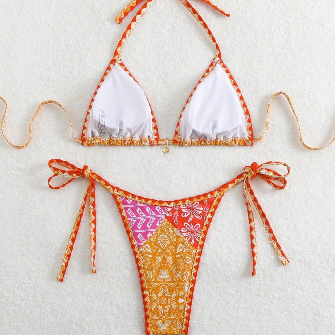 Damen Triangel-Bikini mit verspieltem Schnitt und exotischem Muster Echo Archiv