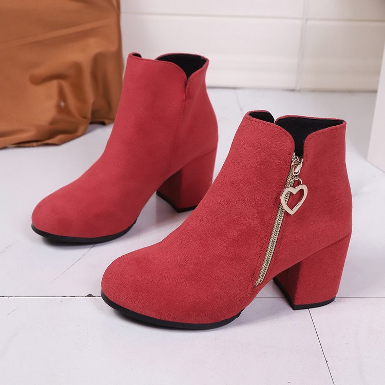 Damen Stiefeletten mit breitem Blockabsatz, Herz-Reißverschluss und Samtvelours-Optik – Varelle