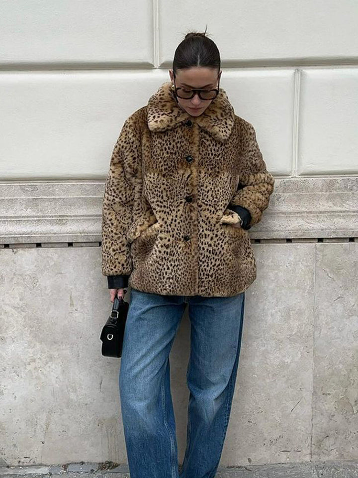 Damen Boxy-Kurzmantel aus Fauxfur mit Allover-Leopardenmuster und umlegbarem Schalkragen Echoarchiv