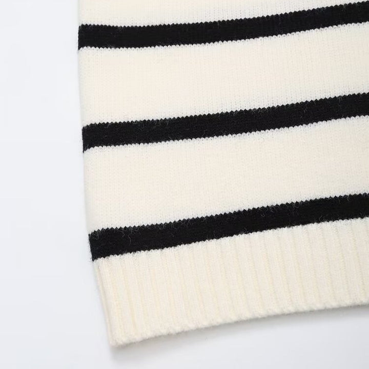 Damen Gestreifter Strickpullover mit hohem Rollkragen und halbem Reißverschluss Echoarchiv