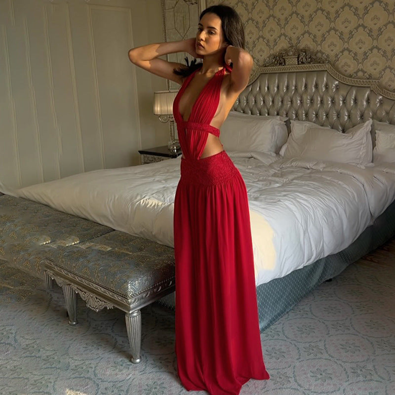 Damen Elegantes Abendkleid mit tiefem Ausschnitt und seitlichen Cut-Outs Echo Archiv