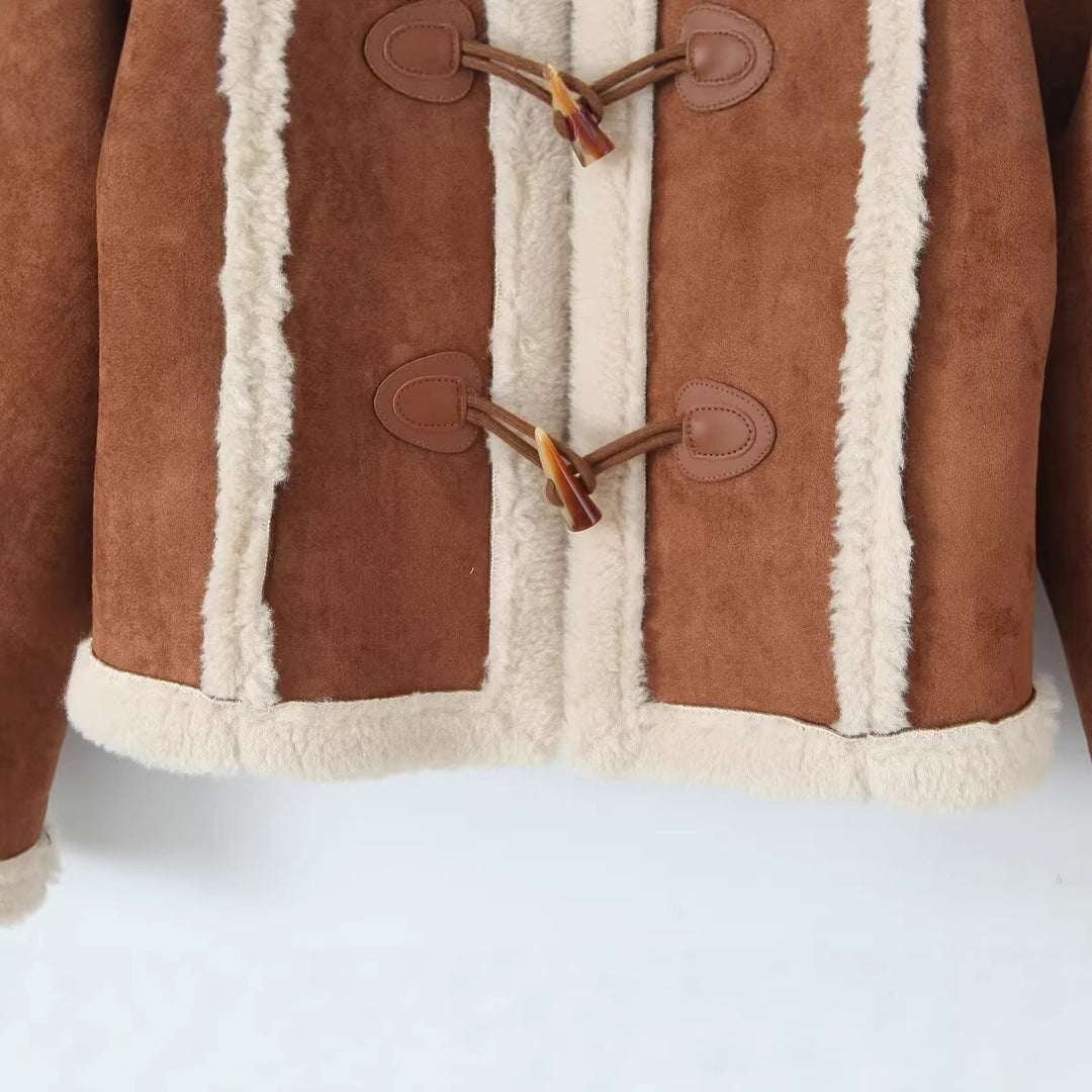 Damen Kurze Lammfelloptik-Jacke im Shearling-Look mit Knebelverschluss und Kontrastbesatz Echoarchiv
