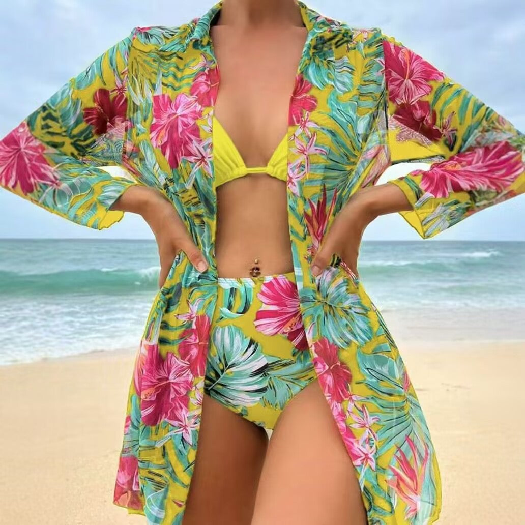 Damen Bikiniset mit floralem Muster und transparenter Strandüberwurf Echo Archiv