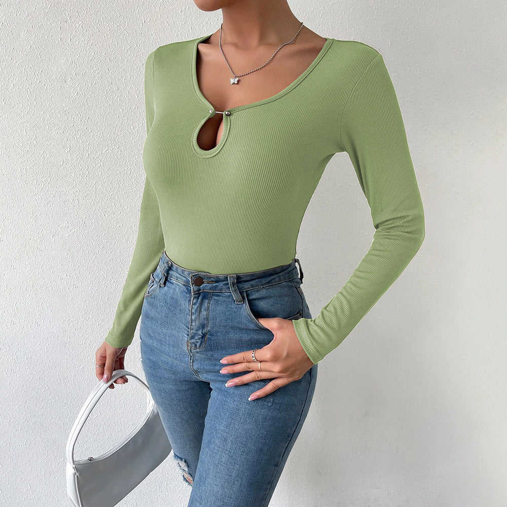Damen geripptes Langarm-Top mit Keyhole-Detail, zierlichen Zierknöpfen und sculptender Stretch-Passform – Avérine