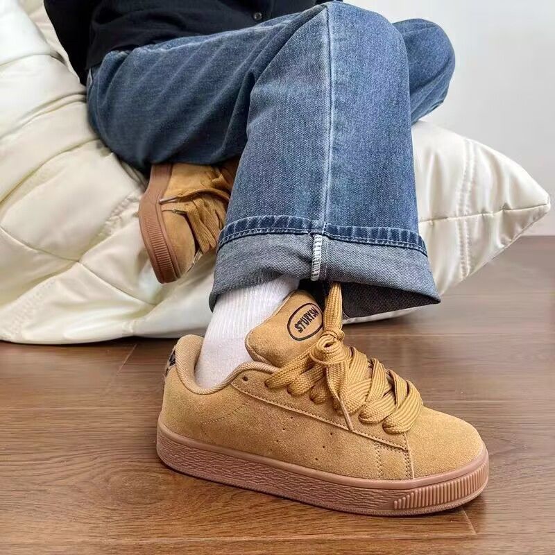 Damen Sportliche Sneakers mit weicher Veloursoberfläche und strapazierfähiger Gummisohle Echo Archiv