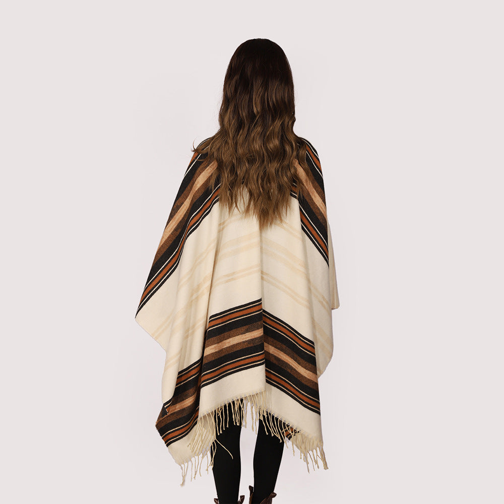 Damen Weichfallender Schalkragen‑Poncho aus Wollmix mit gestreiften Jacquardbordüren und Fransensaum – Célinea