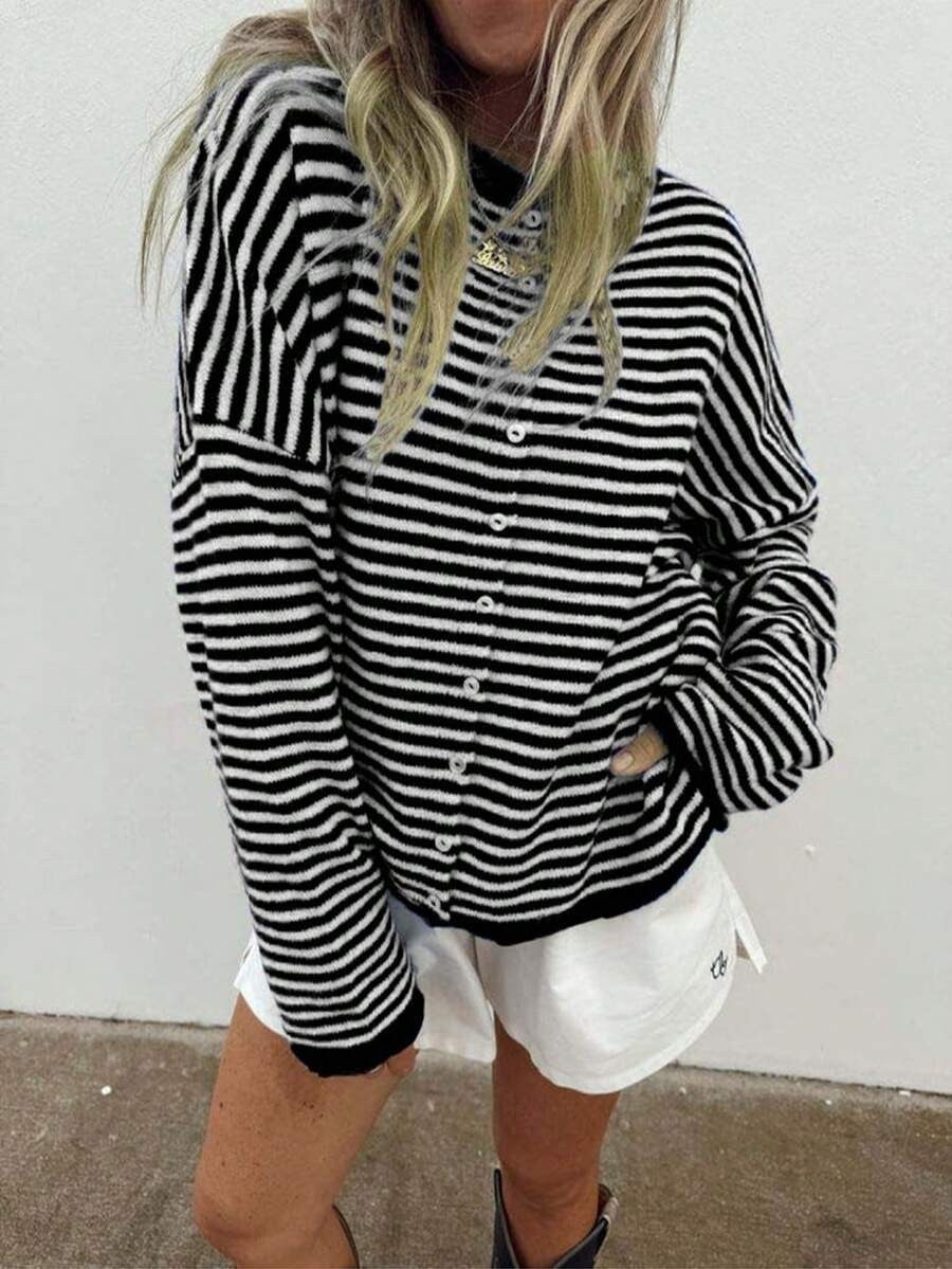 Damen Gestreifter Oversize Strickcardigan mit Knopfleiste und maritimem Look Echoarchiv