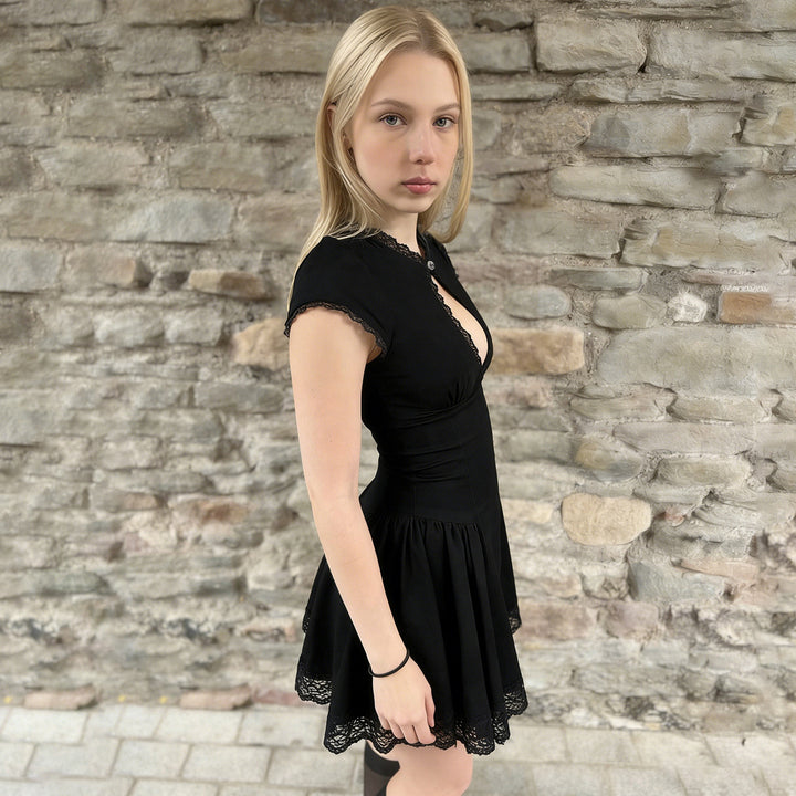 Damen verspieltes Puffärmel-Kleid mit Spitzenbesatz Echo Archiv