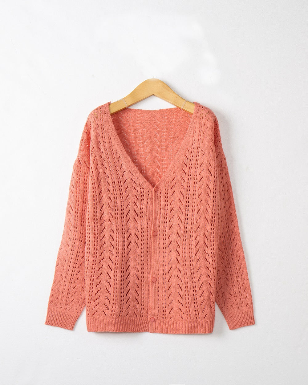 Damen Leichte Ajour-Strickjacke mit tiefem V-Ausschnitt und Knopfleiste Echo Archiv