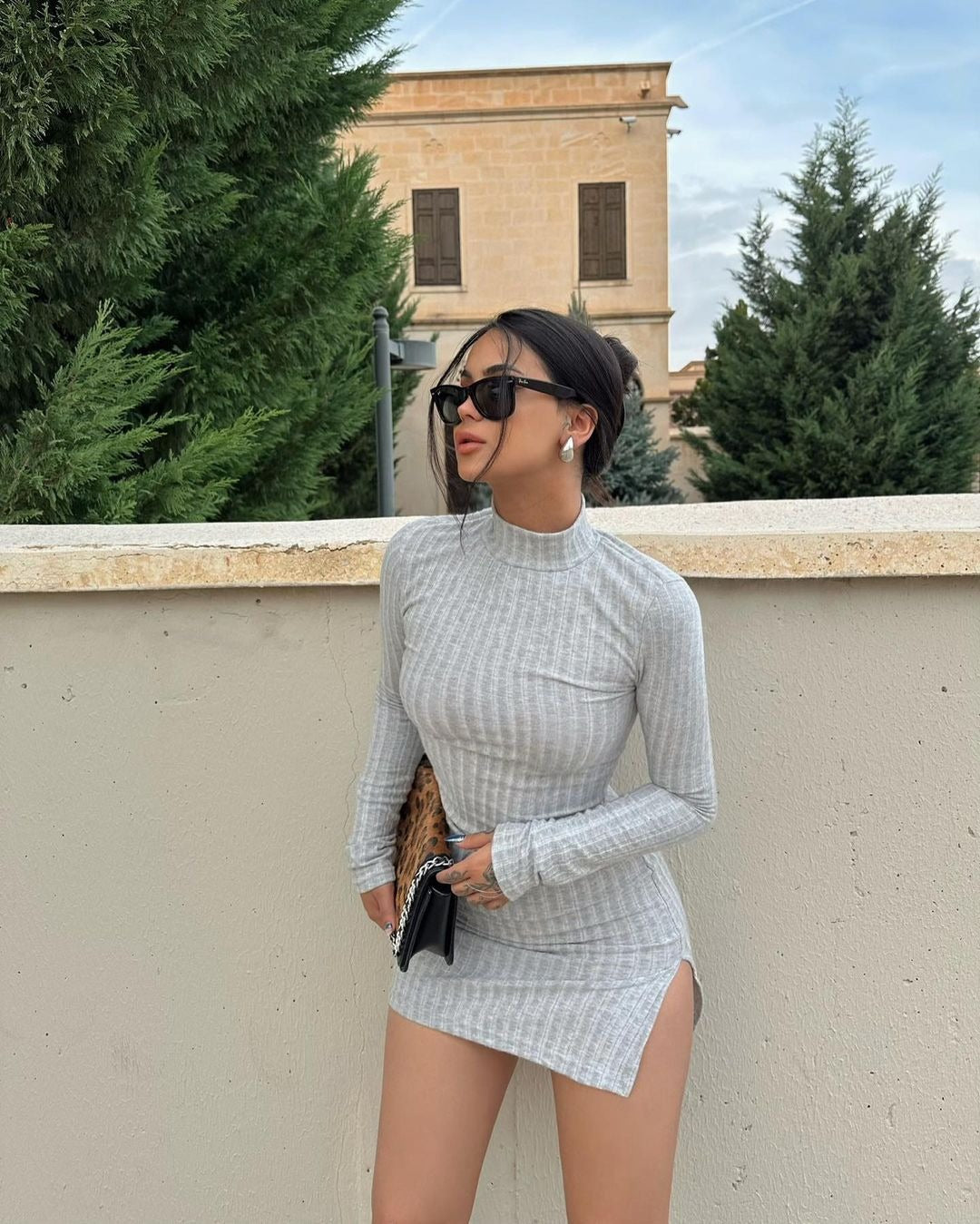 Damen Enganliegendes Rippstrick-Minikleid mit Rollkragen und langen Ärmeln Echoarchiv