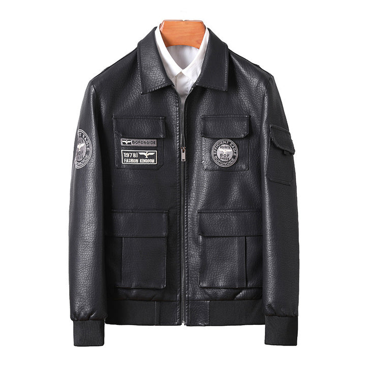 Herren Kunstleder-Fieldbomberjacke im Pilotenstil mit Patch‑Applikationen und Frontklappentaschen Echoarchiv