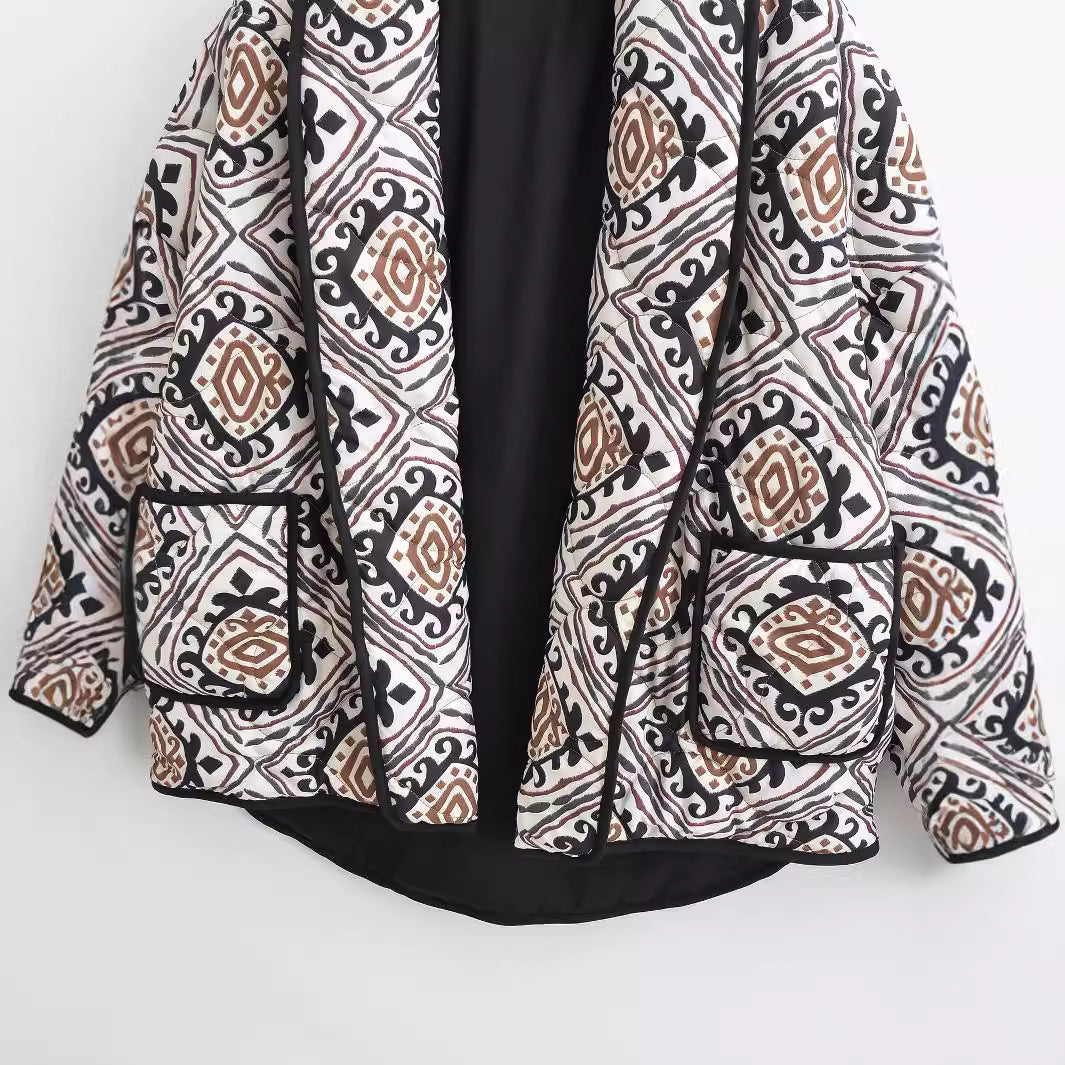 Damen Gesteppte Kimono-Jacke mit Ethno-Print, Kontrastpaspel und aufgesetzten Taschen Echo Archiv