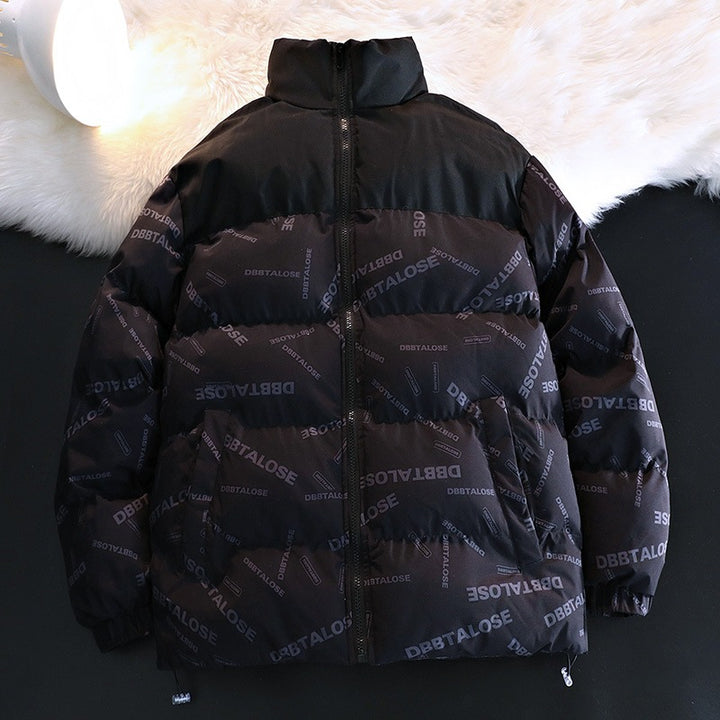 Unisex Gepolsterte Steppjacke mit Allover‑Logoprint, hohem Stehkragen & verstellbarem Saum Echo Archiv