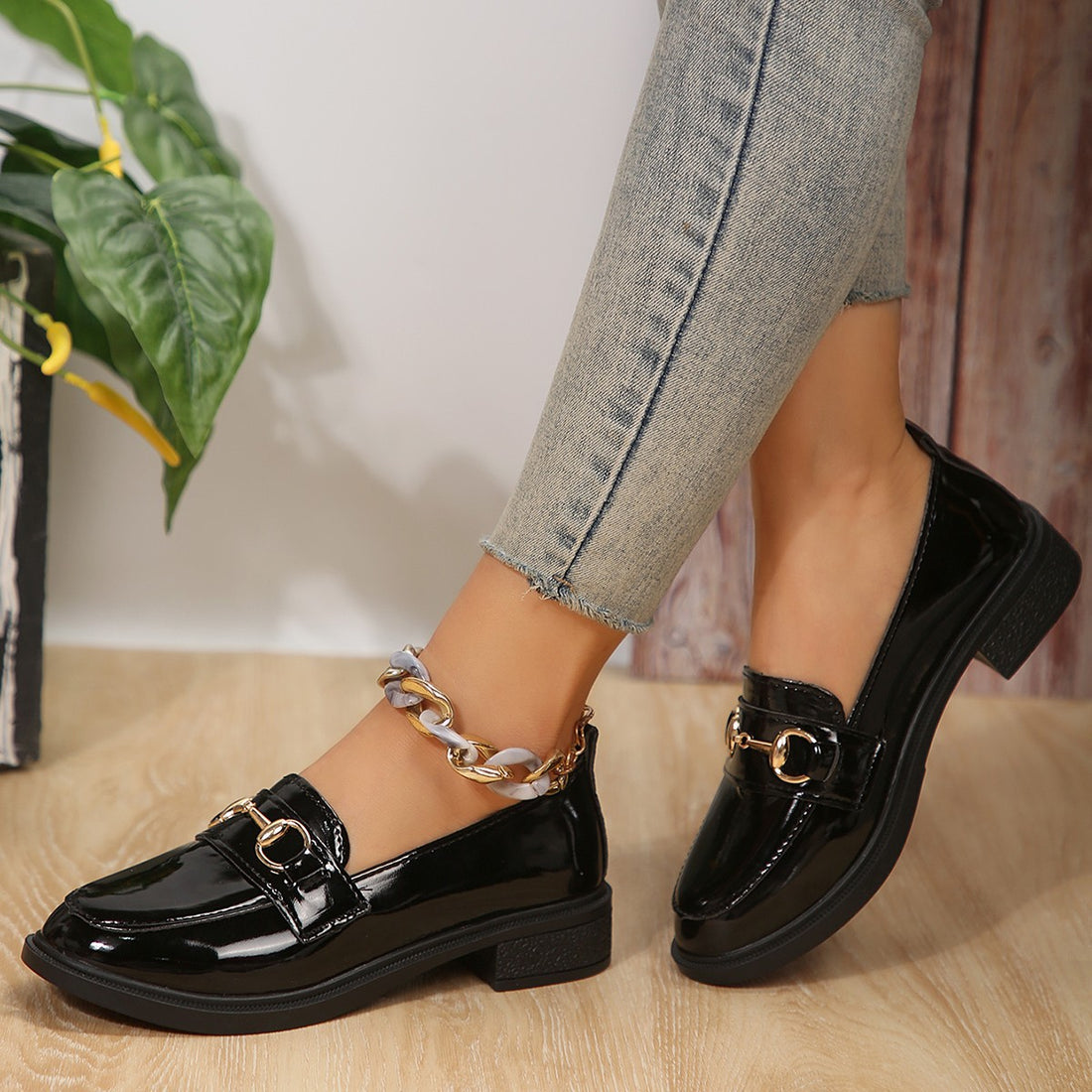 Damen Lackleder-Plateau-Loafer mit goldener Horsebit-Detail und niedrigem Blockabsatz Echo Archiv