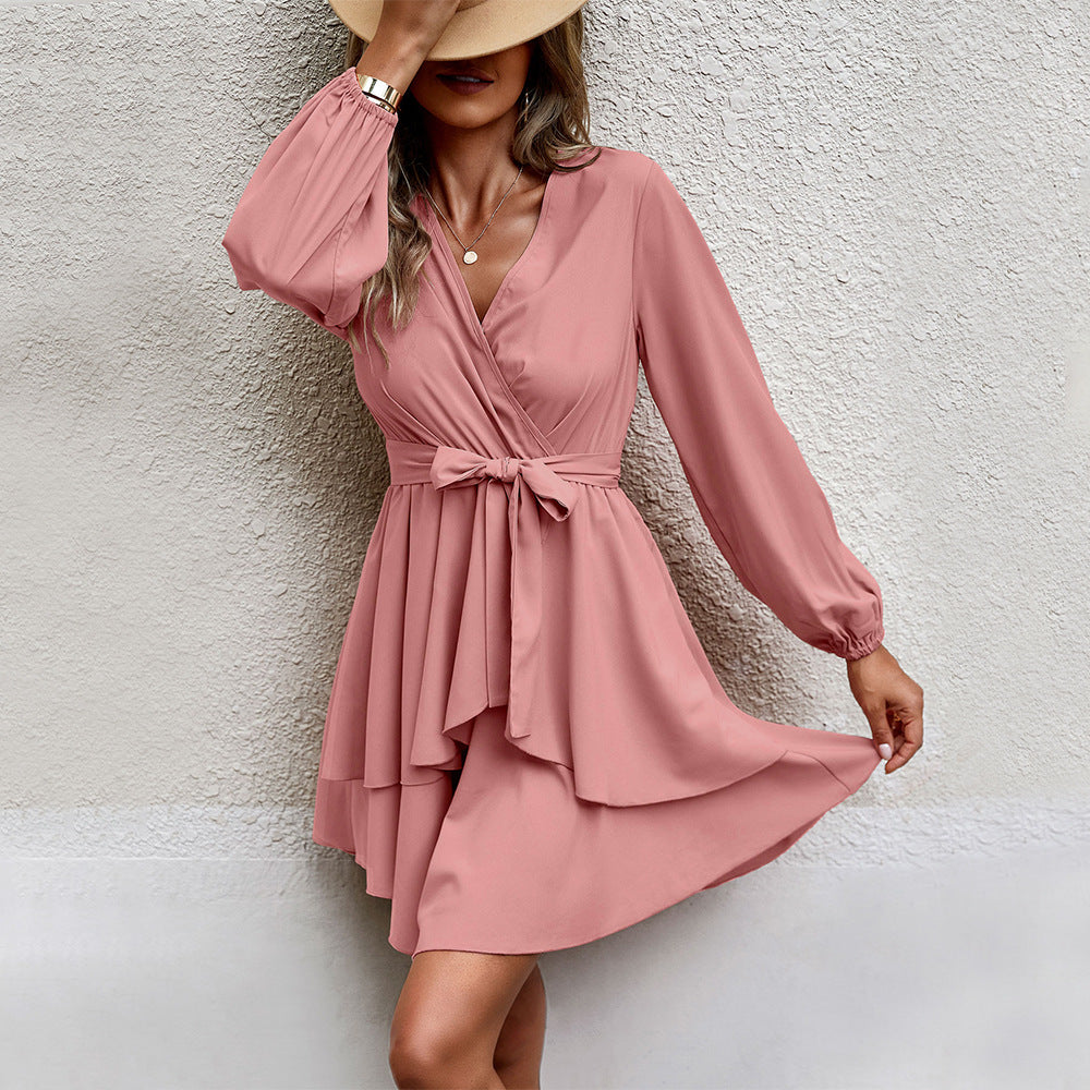 Damen gerafftes Wickel-Minikleid mit Stufenrock Bindegürtel und Volantdetails – Élara